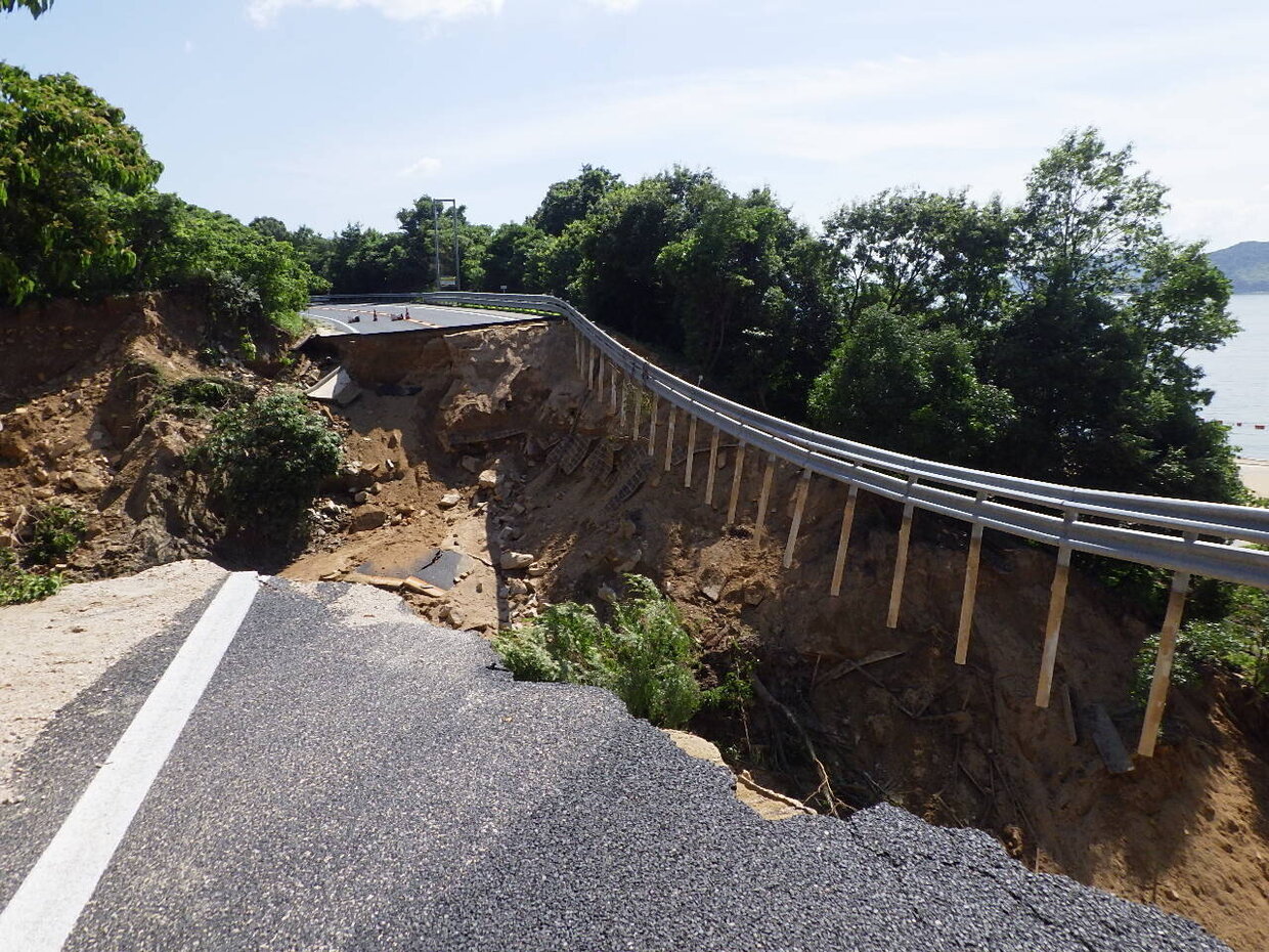 Emergency restoration work on the San-yo Expressway