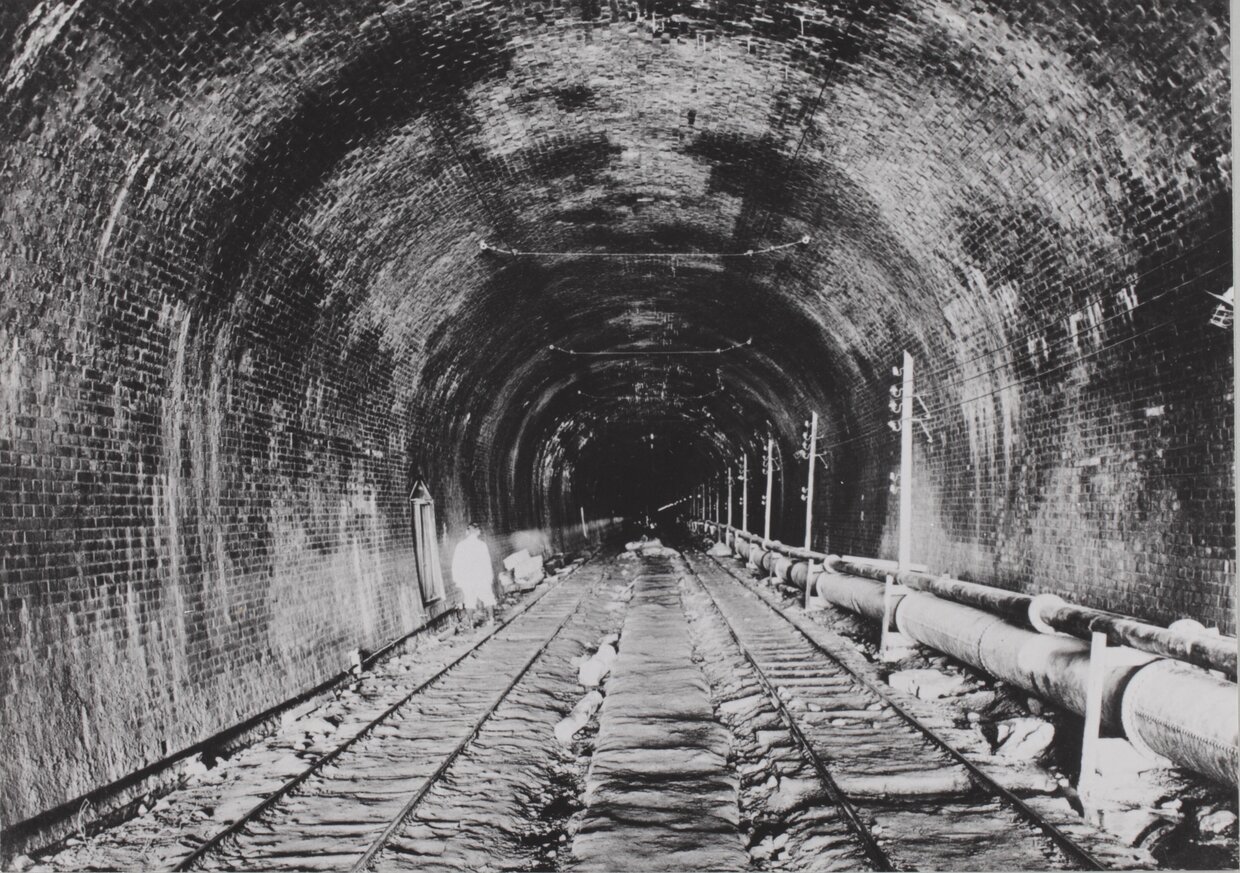 Construction of Ikoma Zuido Tunnel & Tunnel excavation