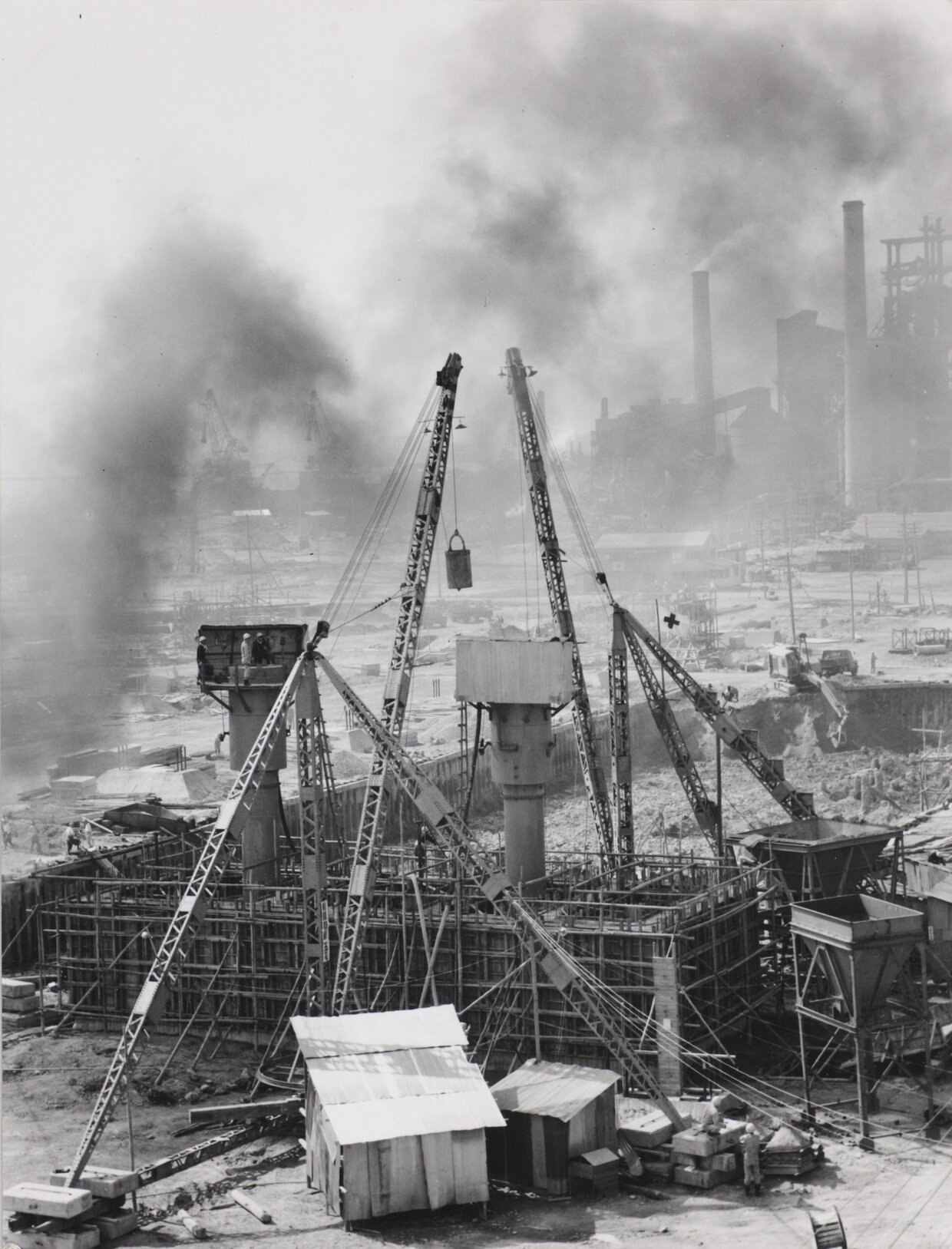 Mechanized construction site (at the construction site of Kobe Steel’s Nadahama plant, circa 1961)