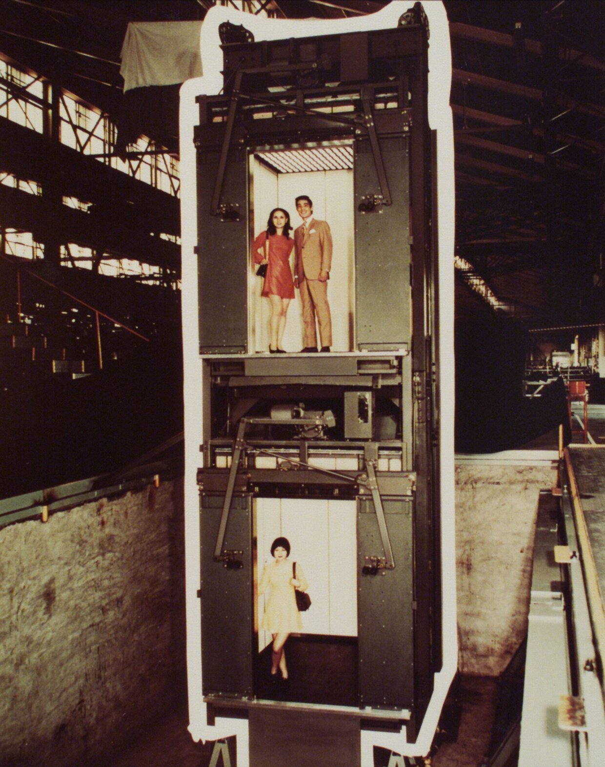 Japan’s first two-story (double-deck) elevator (Osaka Obayashi Building)