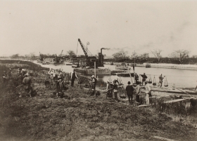 Construction of Osaka Port (completed in 1905)