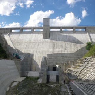 Ways to enjoy a dam.