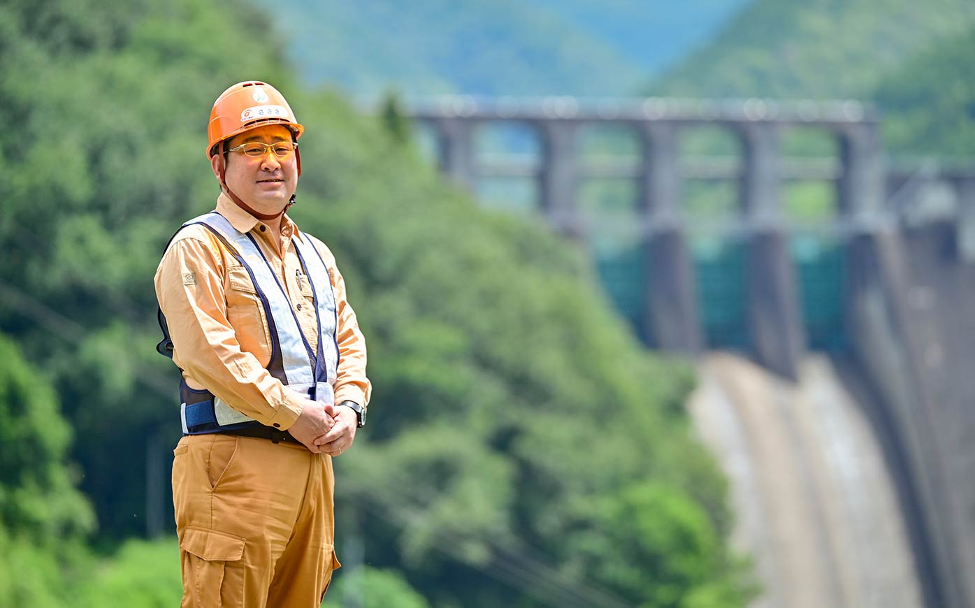 Director of Shin-Maruyama Dam JV Construction Office Keiji Sasaki