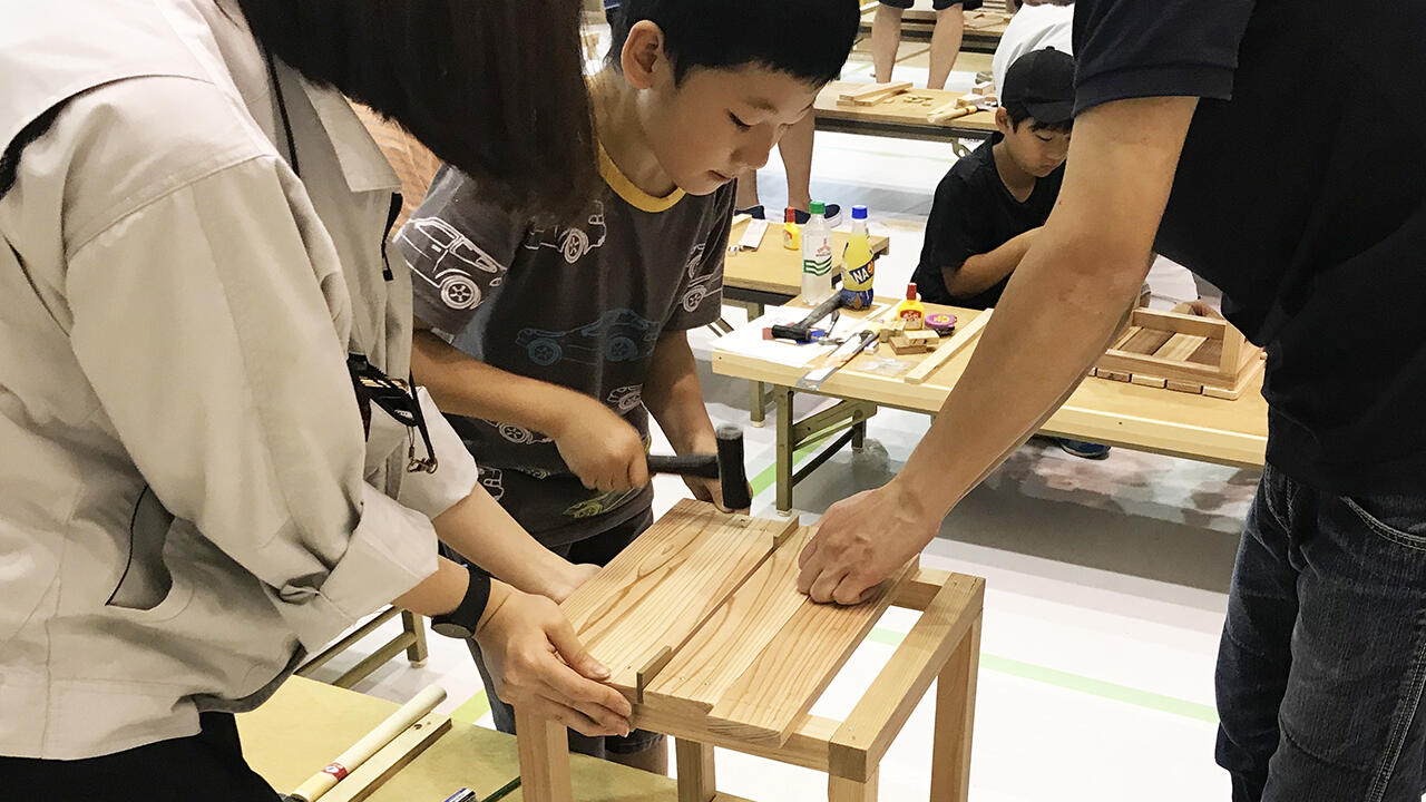 内外テクノスが小学生向け木工教室を開催