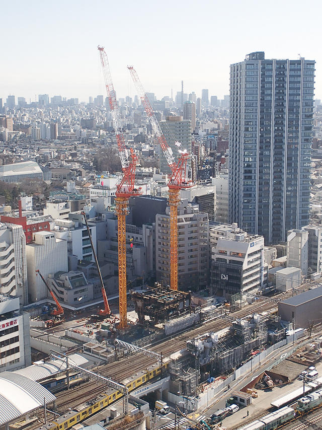 2017年1月31日　地下躯体構築を終え東西の両敷地で地上躯体に着手