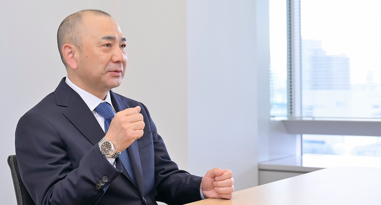 ロボティクス生産本部 生産技術第一部 部長 岡 稔久