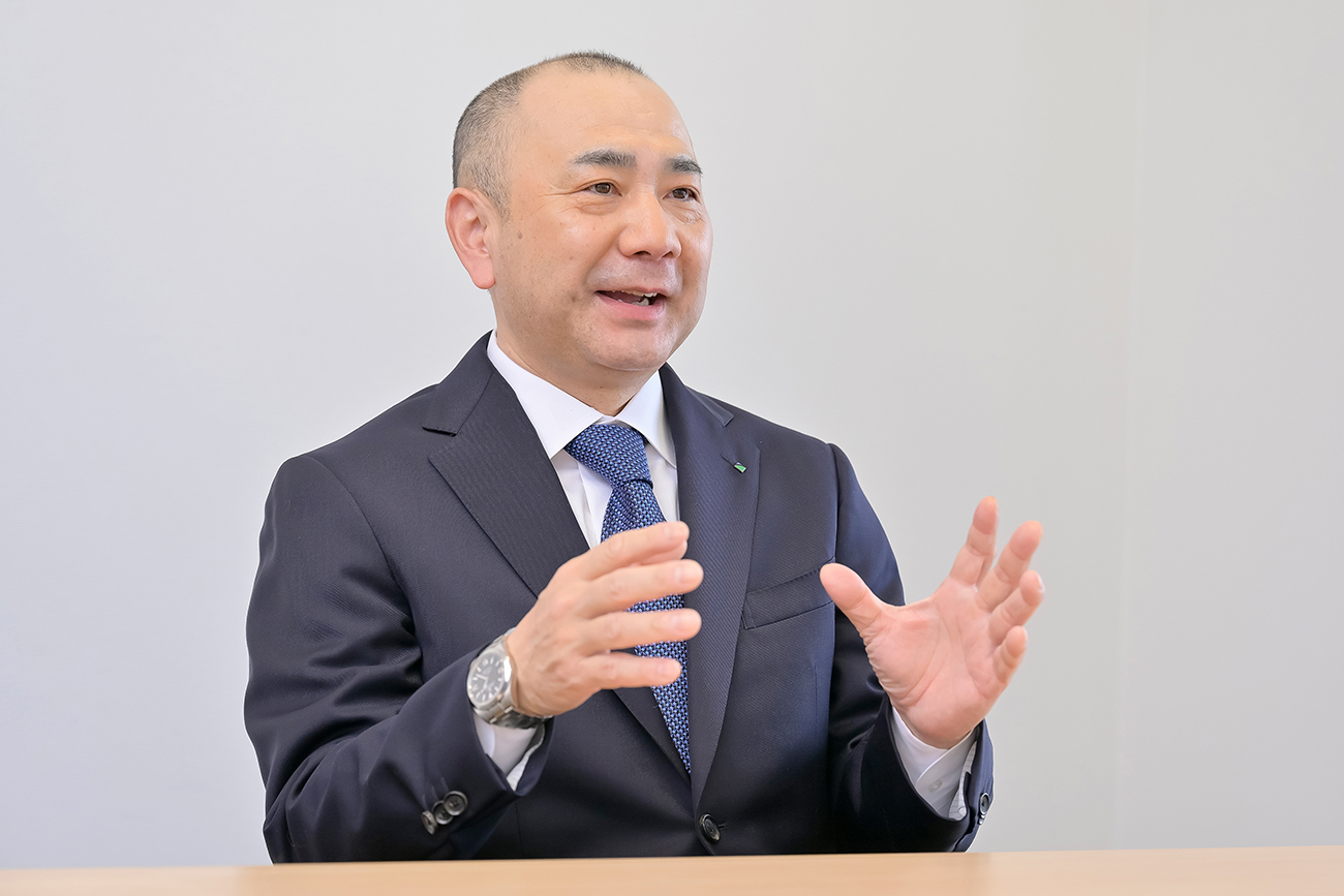 ロボティクス生産本部 生産技術第一部 部長 岡 稔久