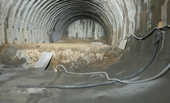 トンネル路盤の隆起を計測