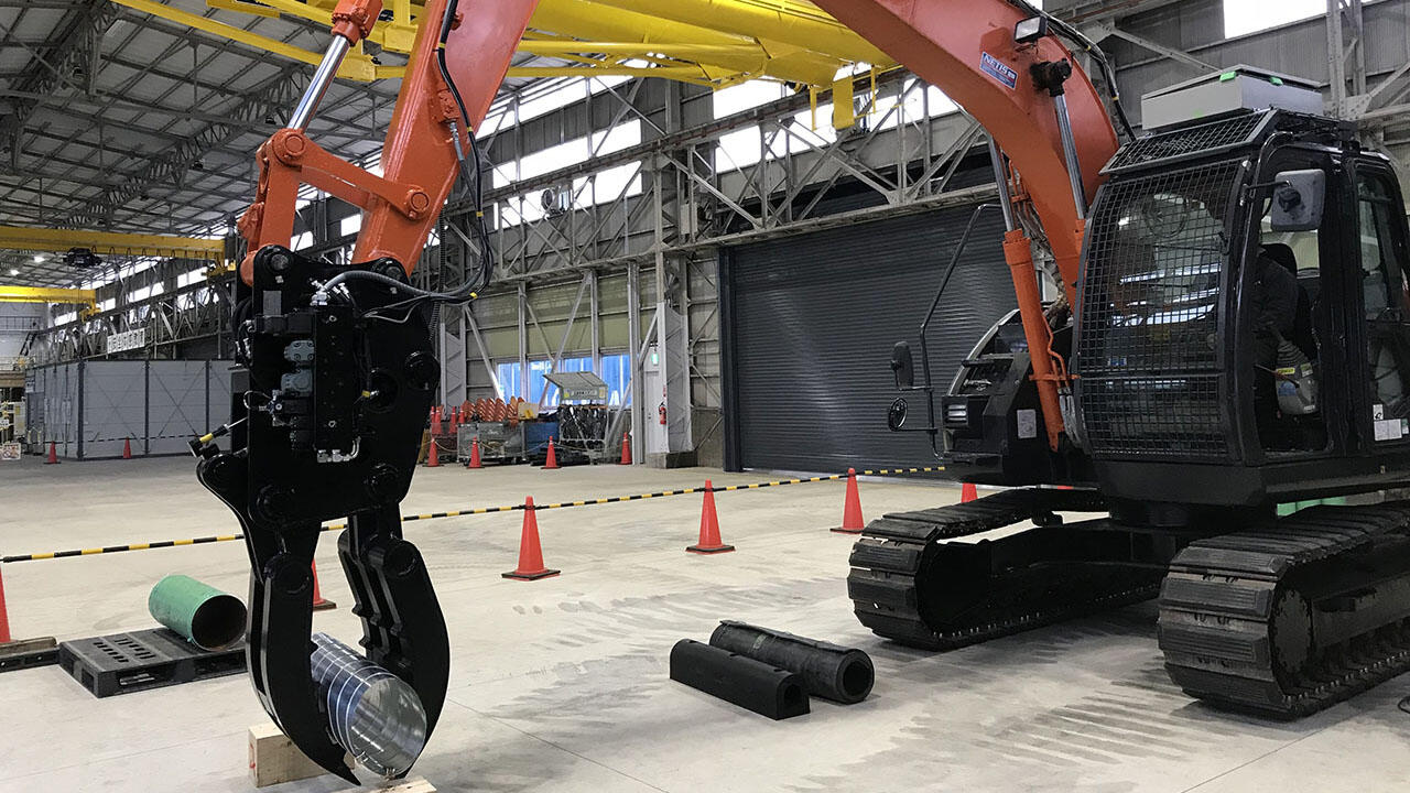 油圧駆動の建設重機で力触覚技術「リアルハプティクス」を利用するシステムを実証しました