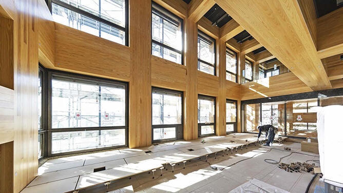 木造建築サイト「OY Project」　最上階まで内装仕上げ工事が進み、植栽工事もスタート