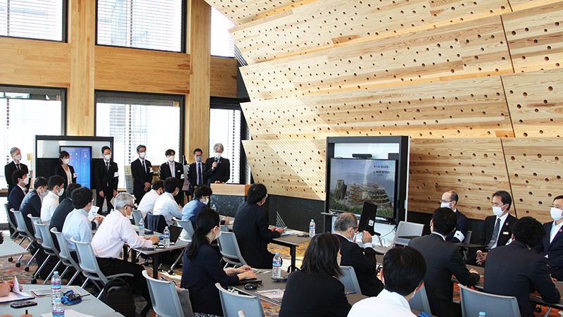 日本初の高層純木造耐火建築物で機関投資家・アナリスト向け見学会を開催