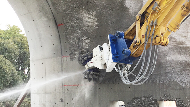 道路トンネルの通行を確保しながら安全に天井部をリニューアルする「リペアーチ®」を開発