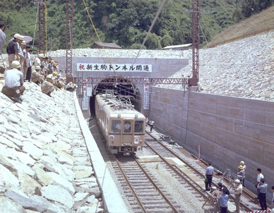 近鉄奈良線生駒隧道