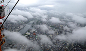東京スカイツリー® のつくり方「建設現場上空の気象予報と地震・雷・風の警報システム」

