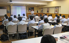 大阪科学技術館で和歌山県の私立開智中学校の3年生に講演