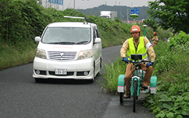 後続車両は測定状況を確認しながらルートを指示