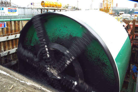 URUP Method: The shield machine being launched at ground level (Photographer: Hoichi Nishiyama)