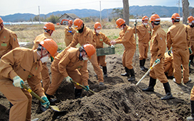 早朝から夕方まで一丸となり支援活動を行う職員