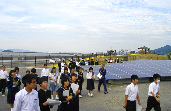 熊本県の八代日奈久太陽光発電所で見学会を実施しました