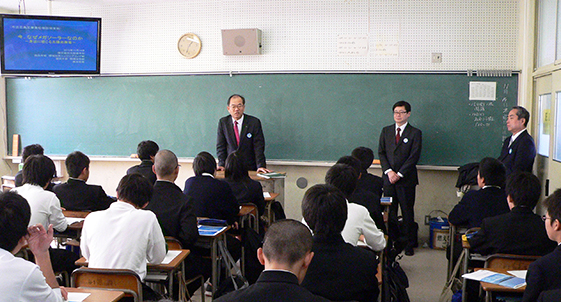 市立広島工業高校電気科の生徒が再生可能エネルギーを学ぶ