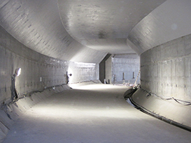 東関東自動車道 谷津船橋インターチェンジ（千葉県）の完成したトンネル内部