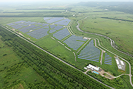 釧路町トリトウシ原野の町有地に建設された「やちぴかソーラー」。年間発電量は釧路町の世帯数の半分の消費電力に相当する約1900万kWhを計画