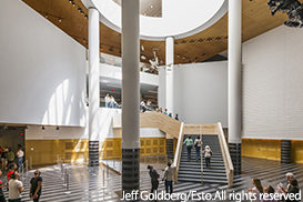 増築により展示スペースは2倍に拡張。国内最大級の壁面緑化をテラスに施し、すべての照明をLEDにするなどして、世界的な建物環境性能認証制度であるLEED Goldを受賞しています
