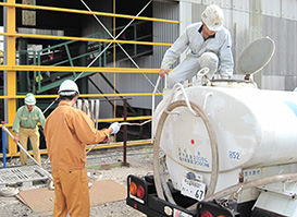 散水車による生活用水輸送訓練