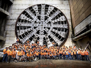 ウォータービューコネクショントンネルおよびグレートノースロードインターチェンジ