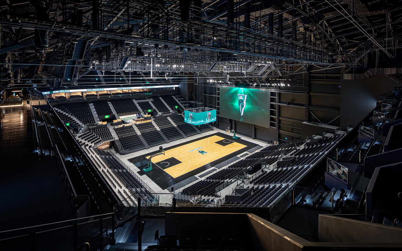 GLION ARENA KOBE 内観写真（スタンド上からアリーナを見下ろす）