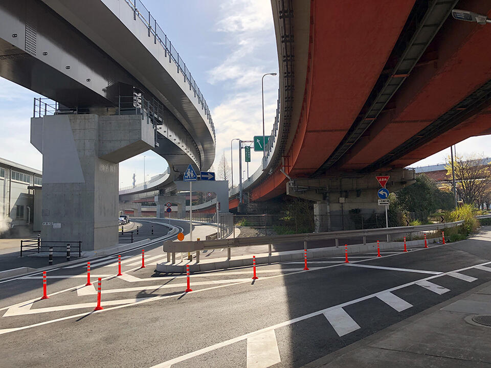 Misato Junction R-lamp bridge